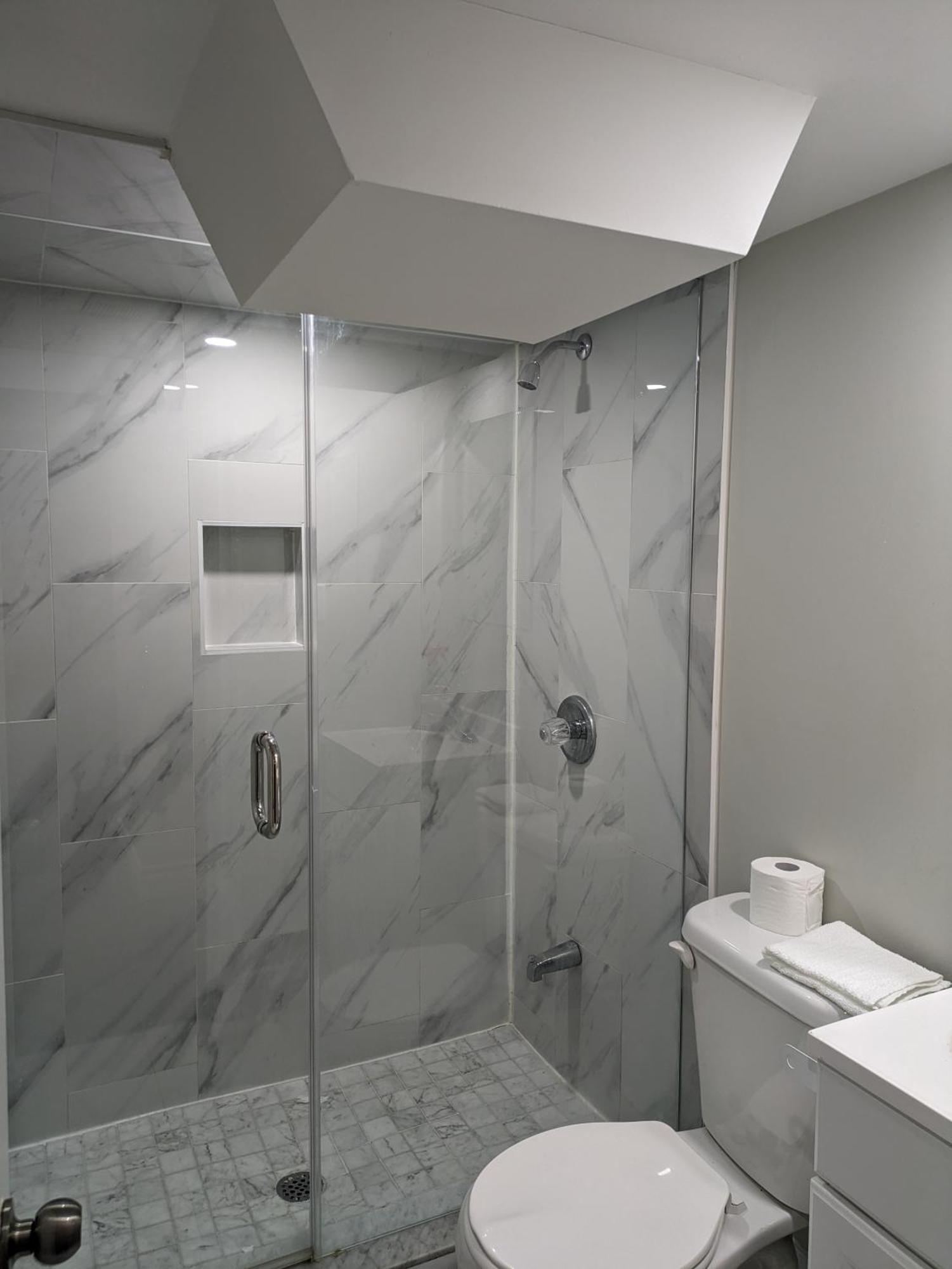 Stunning Furnished 2Bedroom/2Washroom Apartment Brampton Eksteriør billede