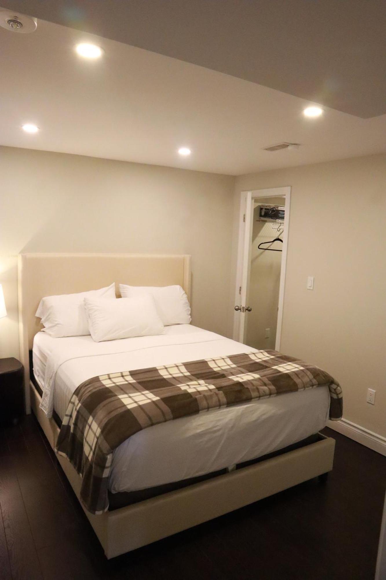 Stunning Furnished 2Bedroom/2Washroom Apartment Brampton Eksteriør billede